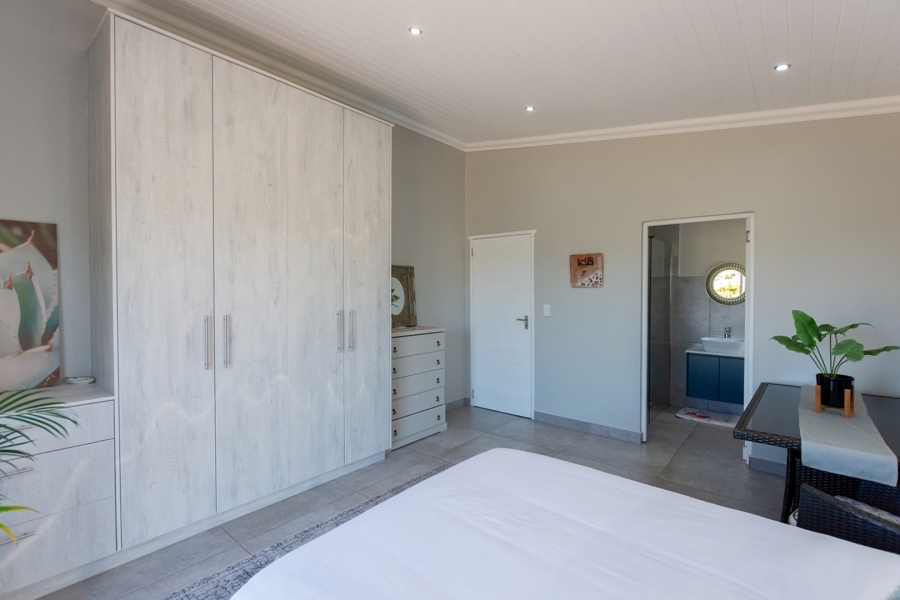 5 Bedroom Property for Sale in Myburgh Park Western Cape